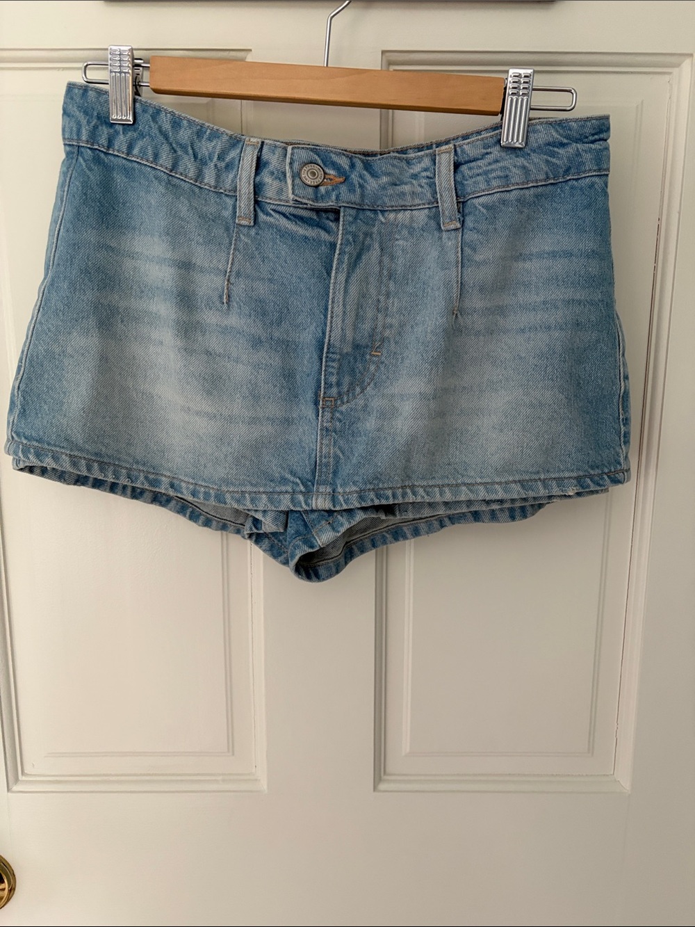 We the People Free People Light Wash Denim Short Skort, sz 27, worn once!